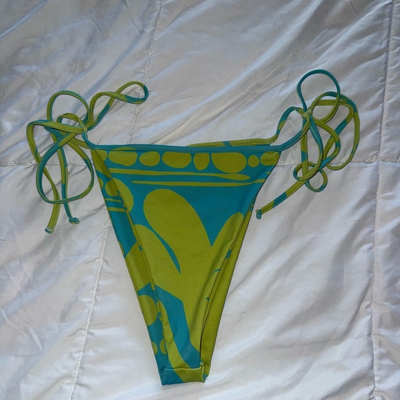 PrettyLittleThing Bikini Bottom - Picture 1 of 3